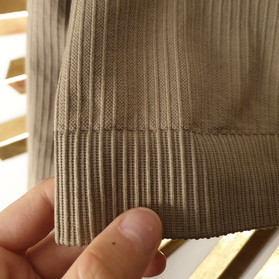 Croppad ribbad tröja i nyskick,  aldrig kommit till användning  - 90