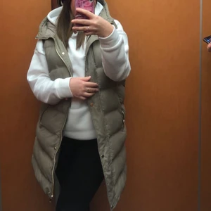 Zara väst - Lång väst från zara, storlek xs men passar s/m också.