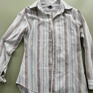 Randig skorta - Randig skjorta från H&M