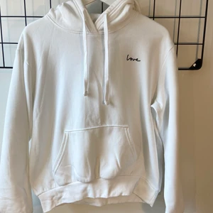 Hoodie från hm - Säljer denna vita hoodie! 