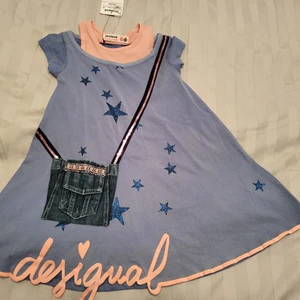 Desigual Barn klänning  - Oanvänd med lappen på. Storlek 5-6 yrs