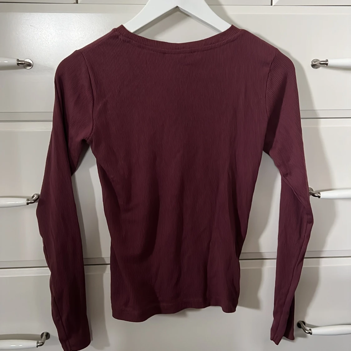 Vinröd tröja strl 38 - 90