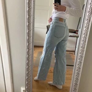 Wide jeans strlk 38 - vida jeans med hål i💓 passform på de 2 sista bilderna. Jag är ca 174 cm lång❤️‍🔥