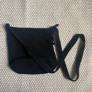 virkad axelremsväska  - UNIK virkad axelremsväska! 🤍