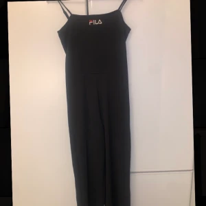 Fila jumpsuit - Fila jumpsuit, använd 3 gånger! Nypris 700 Storlek S