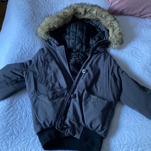 Jacka - Cool vinterjacka, säljer pga inte min stil längre, storlek S. 