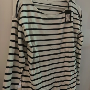 Randig tröja, oanvänd  - Fin tröja, oanvänd med lappar kvar