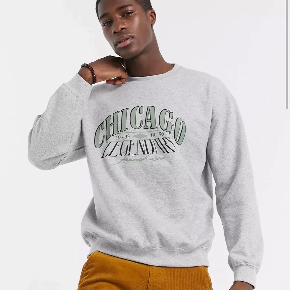 Chicago sweatshirt från asos. Plagget är ungefär 4 månader gammalt. Passar längden 165-175. Tröjor & Koftor.