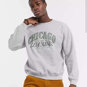 Chicago sweatshirt från asos. Plagget är ungefär 4 månader gammalt. Passar längden 165-175