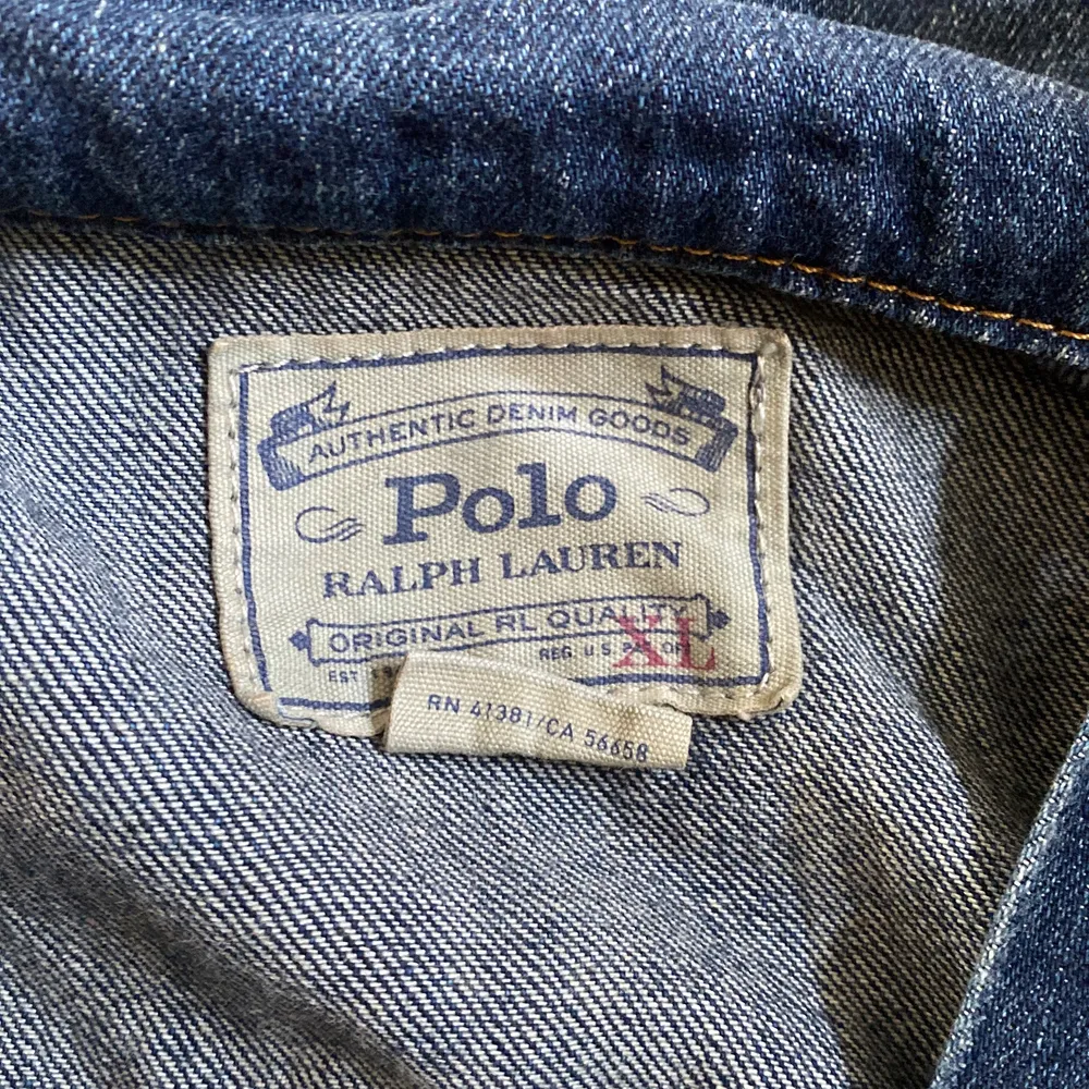 En jätte snygg Polo jeans jacka! I bra skick🙌🏻 . Jackor.