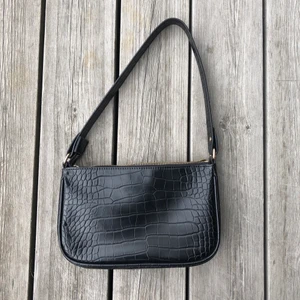 Väska  - fin väska från Kappahl. Köpt 399 säljer för 100kr+frakt💕
