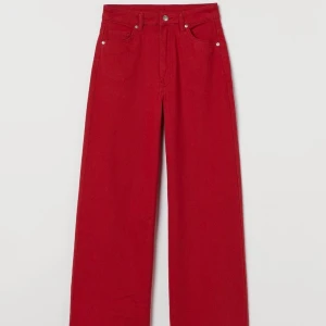 H&M Jeans - Vid Twillbyxa Använda ett fåtal gånger men i fint skick. Säljes då de ej kommer till användning läbgre.