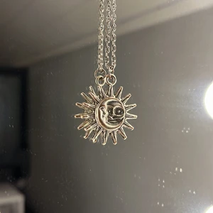 Halsband  - Jätte fint sol halsband💕69kr sammanlagt💗