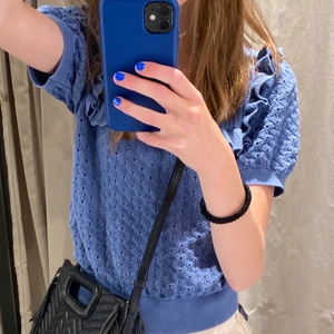 &other stories topp  - Super fin men använder inte längre så säljer! Köpt för ca 559kr tror jag. Köp för 200+ frakt