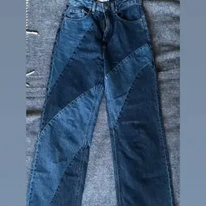 Straight jeans in 90’s style by Bershka in 34 size.