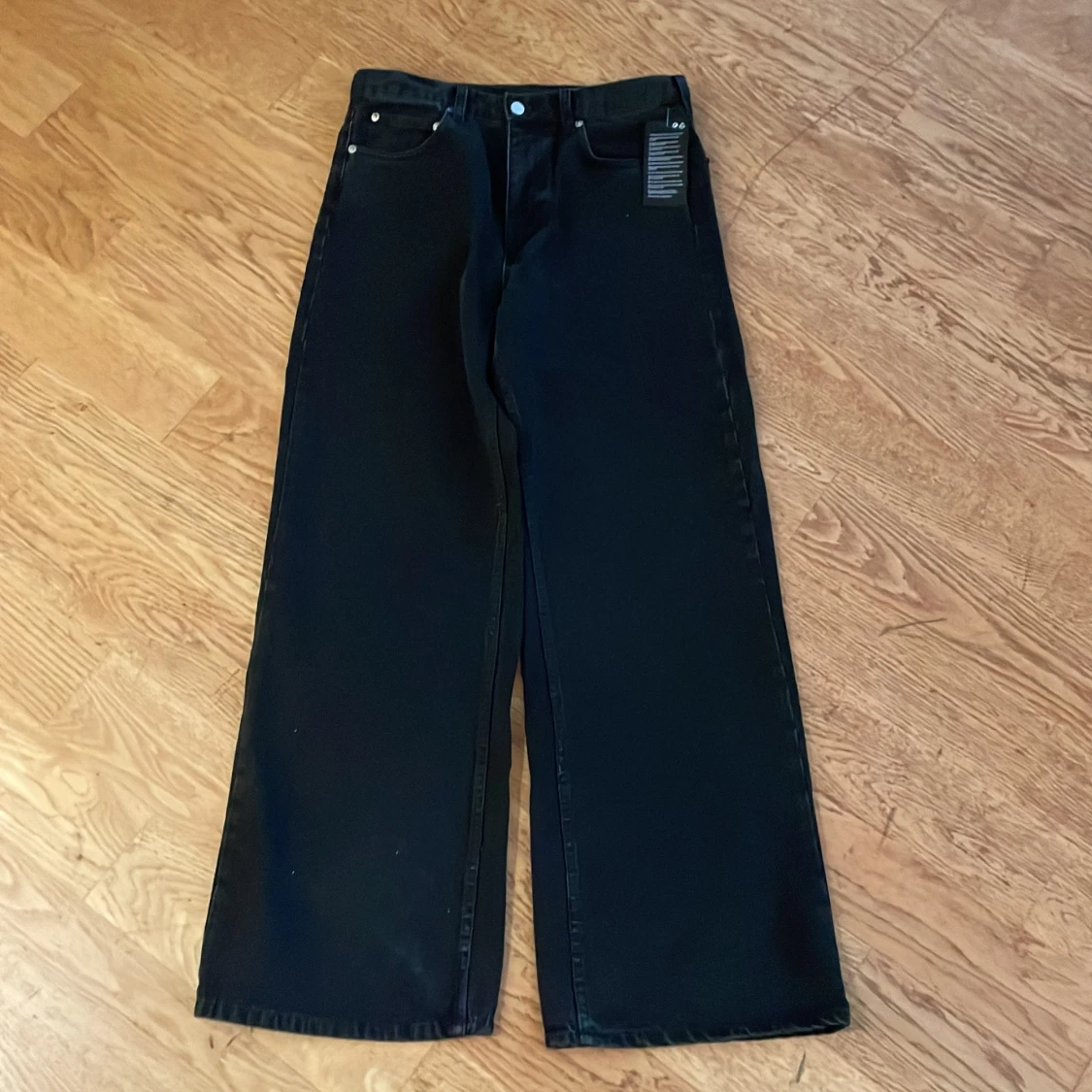 Svarta weekday beyond relaxed jeans