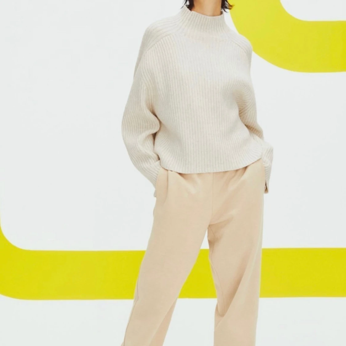 Ribbstickad polotröja från H&M - storlek L - 91