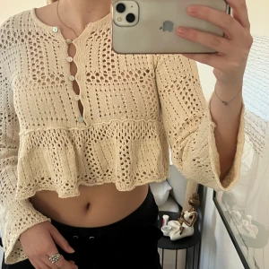 Söt stickad topp - Helt ny stickad tröja från Zara. Lappen sitter kvar🤍