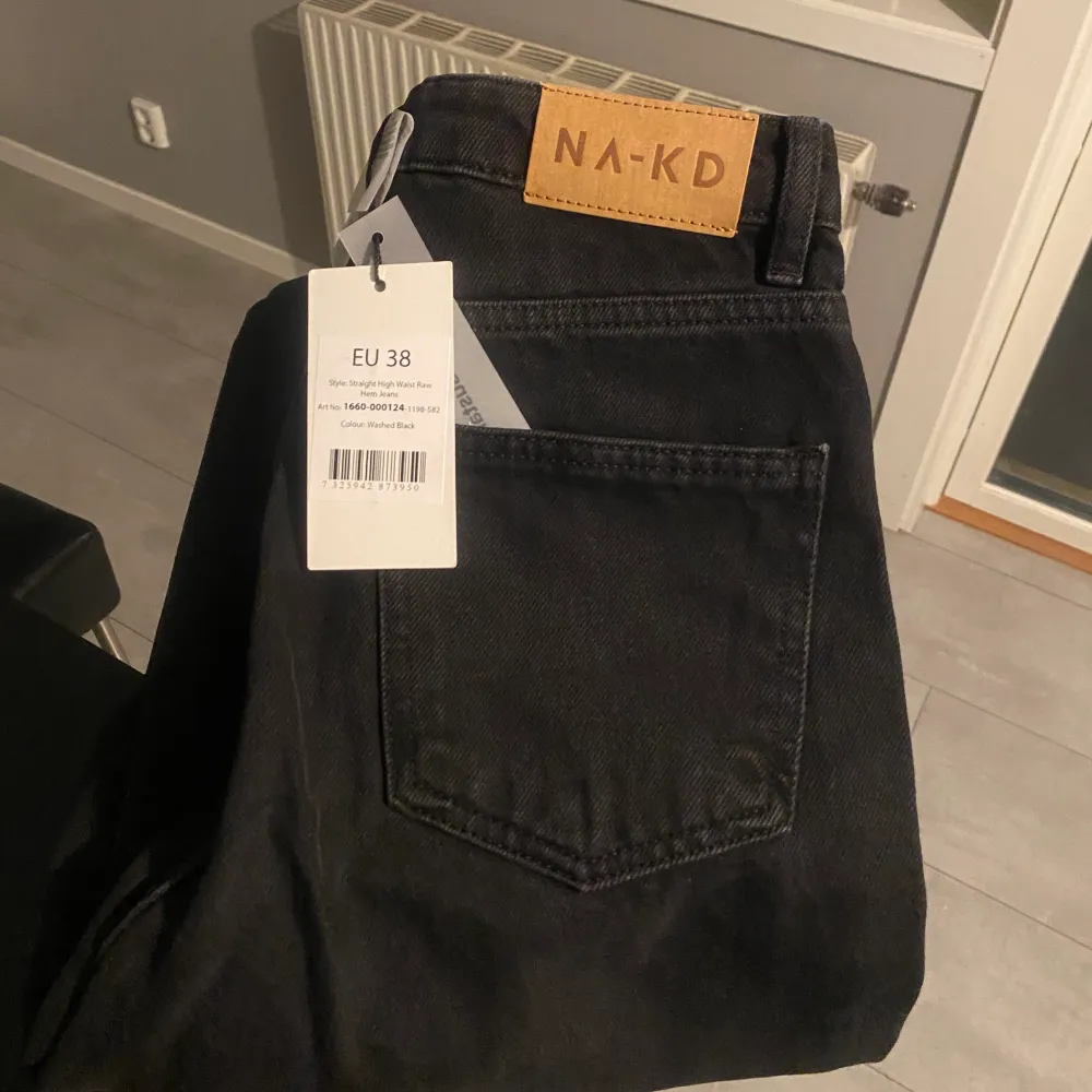 Oanvända svarta jeans från Nakd, strl 38. Jeans & Byxor.