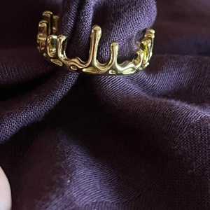 Drip ring - Säljer denna fina drip ring som är både guldplätterad och justerbar❤️