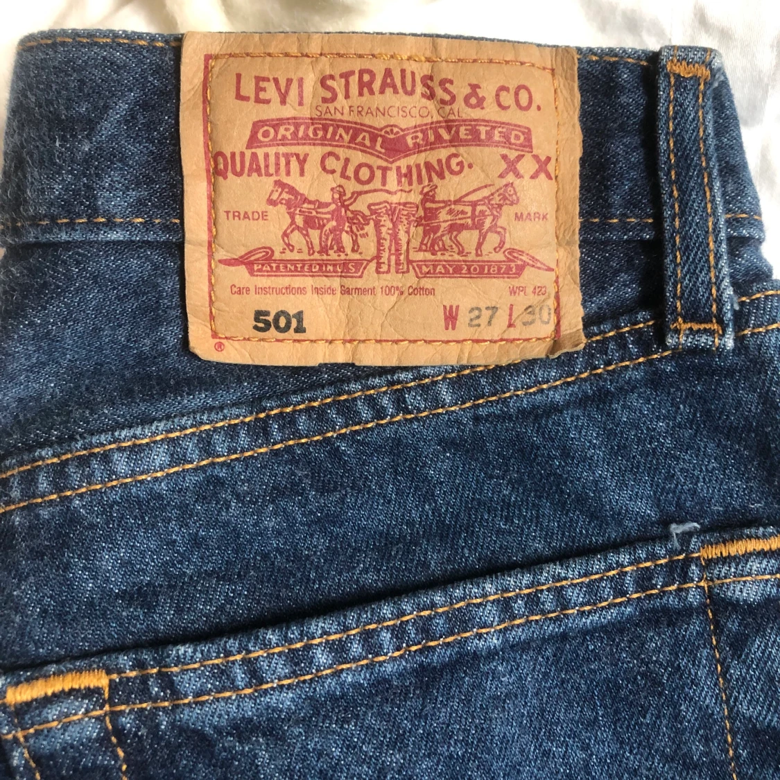 Mörkblå Levi’s 501 - 90