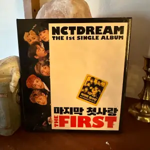 Nct dreams första album, är i nyskick och skivan är aldrig spelad. Chenle & Renjun PC ingår.