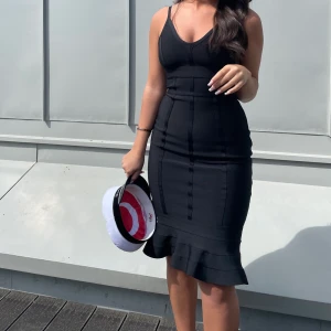 Svart bandage klänning  - Svart klänning ifrån boohoo storlek S 