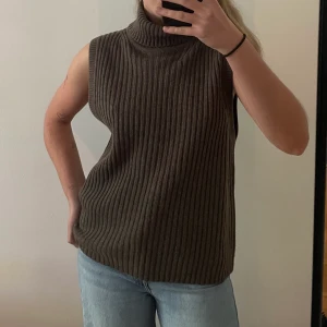 Stickad turtleneck - Fantastisk turtleneck knit från &other stories. Använd någon enstaka gång. Storlek S