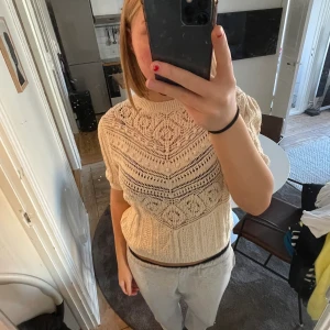 Virkad topp zara - Virkade topp från zara som knappt är använd 