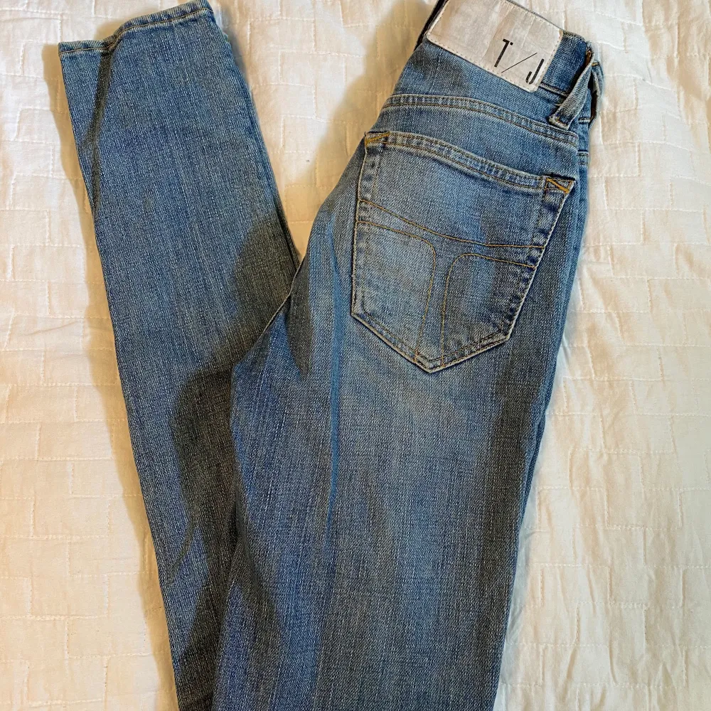 Säljer mina Tiger of Sweden jeans i bra skick och bra kvalite!. Jeans & Byxor.