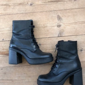 Vagabond boots  - Vagabond boots med platå klack . Nyskick.
