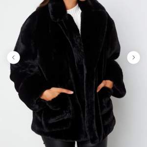 Säljer denna helt nya underbara jackan i storlek 42.  Jackan är aldrig använd, prislappar kvar 