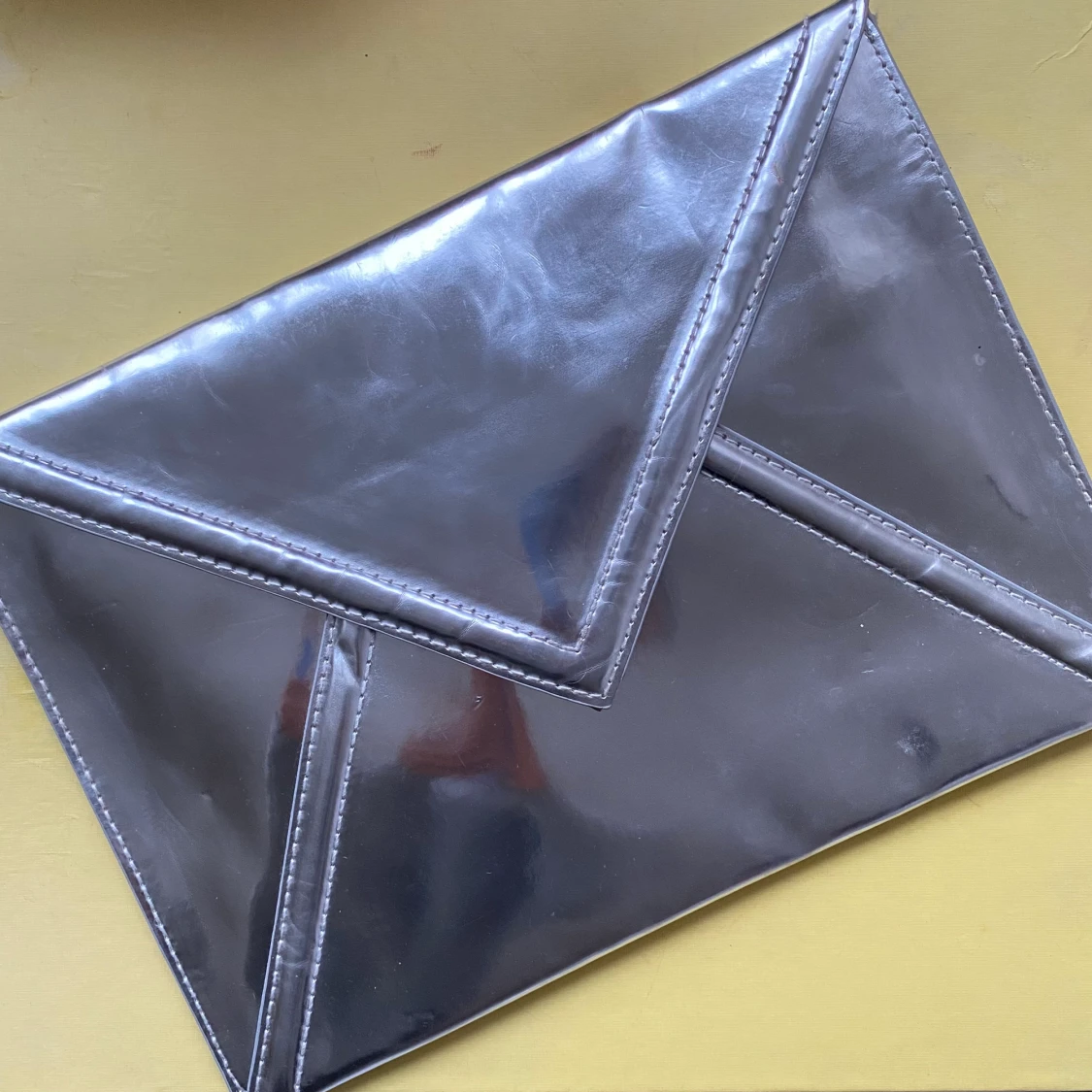 H&M Silvrig kuvertväska - 90