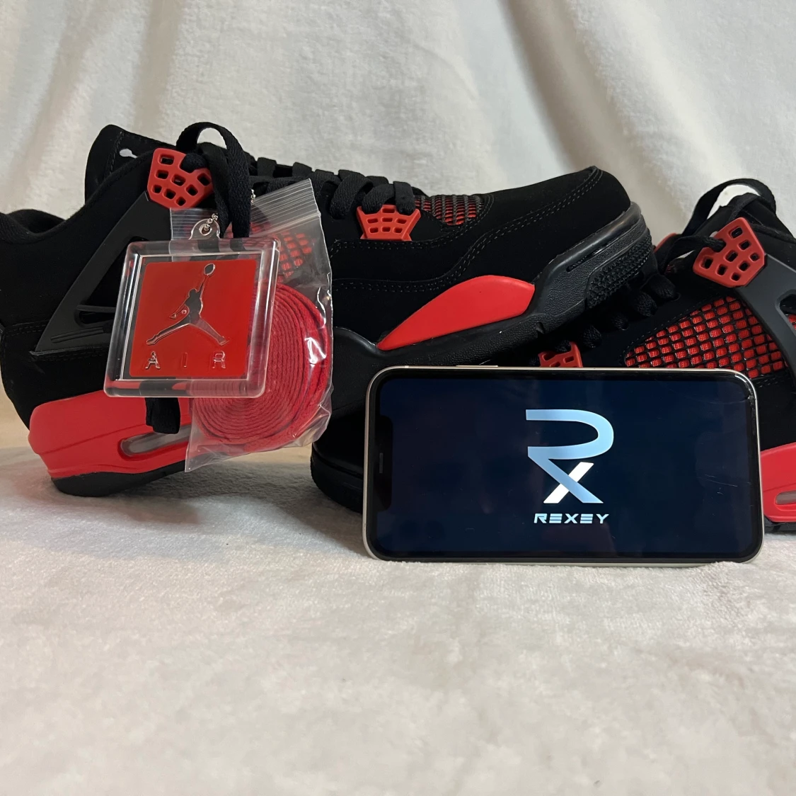 Jordan 4 red thunder  - 90