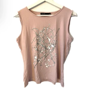 Rosa topp - Rosa topp med nitar, paljetter