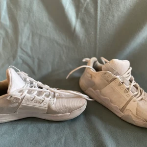 Jordan zero gravity white bytes - Jordan zero gravity white bytes mot nått annat finns i Ångermanland eller kan skickas. BYTEN eller BUD 