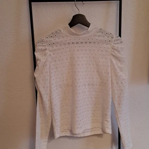 Tröja stl S - Hög krage med puff ärm 