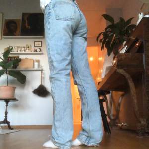 Zara mid Rise straight jeans storlek 34