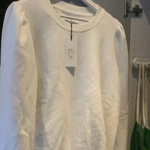 Tröja  - Helt ny tröja, oanvänd. 