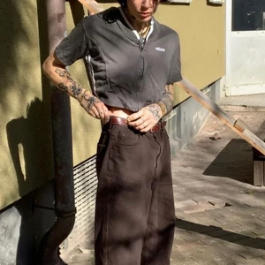 Adidas topp - En snygg olivgrön adidas topp som jag köpte och inte använder! 