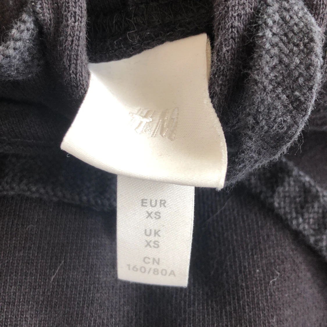 Svart hoodie - 91