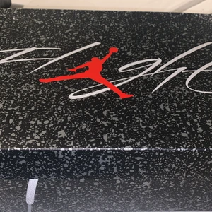 Jordan 4 - Jordan 4 millitary black använda i nån månad men dom är rena och helt perfekta 