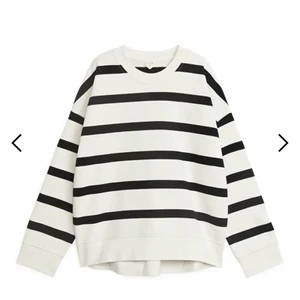 Randig oversized sweatshirt  - Jätte fin tröja från arket som är andvänd få gånger. Nypris: 690kr. Frakten ingår i priset