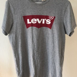 Levis T-shirt - En enkel grå Levis T-shirt☺️