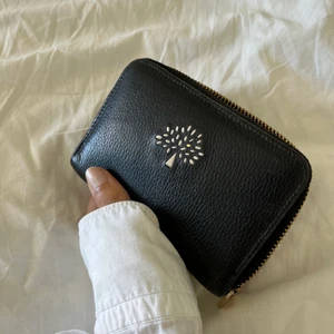 Plånbok  - Plånbok från mulberry, inköpt för ca 2000 kronor. Lite av 