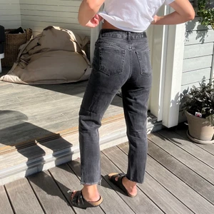 Jeans - Svarta urtvättade momjeans, jag är 163 för referens 