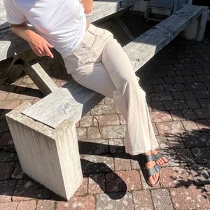 Kostymbyxor - Beiga kostymbyxor i storlek xs/s