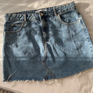 Jeanskjol strl L - Storlek L, ekologisk bomull. Från Stay