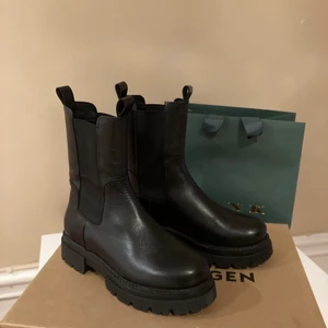 Shoe biz Copenhagen Size 37 - Black leather chelsea boots, absolutely new. Didn’t wear them even ones.
