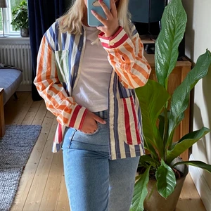 Skjorta Weekday - En SÅ härlig skjorta från Weekdays herravdelning - Absolut ett utav mina favoritplagg för ca 2 år sedan men har inte kommit till användning sedan dess💔  Storlek S men oversize!